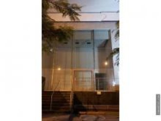 Venta de Inmueble Comercial de 3 pisos y 2 sotanos en Miraflores