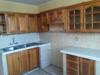 VENTA CASA EN LA CIUDAD DE HUANCAYO DE 3 PISOS 