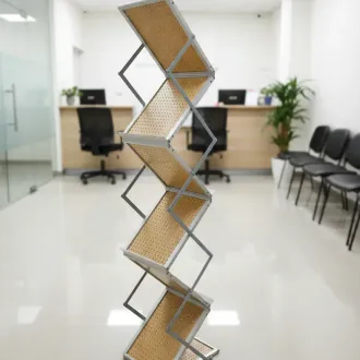 PORTA BROCHURE Z MADERA PARA FERIAS EVENTOS Y ESPACIOS CORP