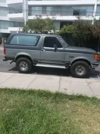 VENDO FORD BRONCO XLT 4X4