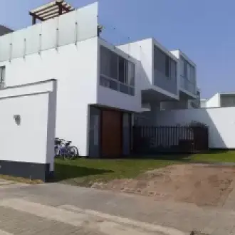 VENDO CASA EN CALLE ACAPULCO - SOL DE LA MOLINA PRIMERA ETAPA - LA MOLINA