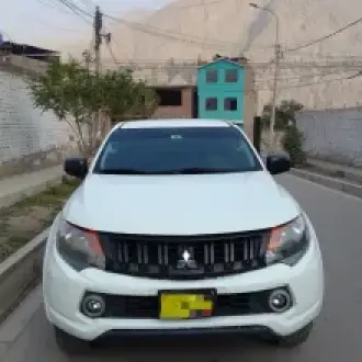 SE VENDE CAMIONETA MITSUBISHI L200 4X2