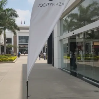 Banderola publicitaria gota con base liviana para eventos