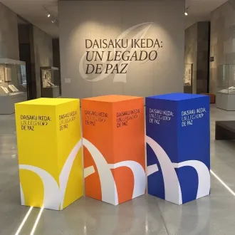 CUBO PUBLICITARIO ENCAJABLE EN MDF Y CELTEX