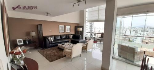 3 Cuartos, 230 m² – Duplex en Venta 3 Dorm. 230 M2 Miraflores (Ref 695) -t-ñ