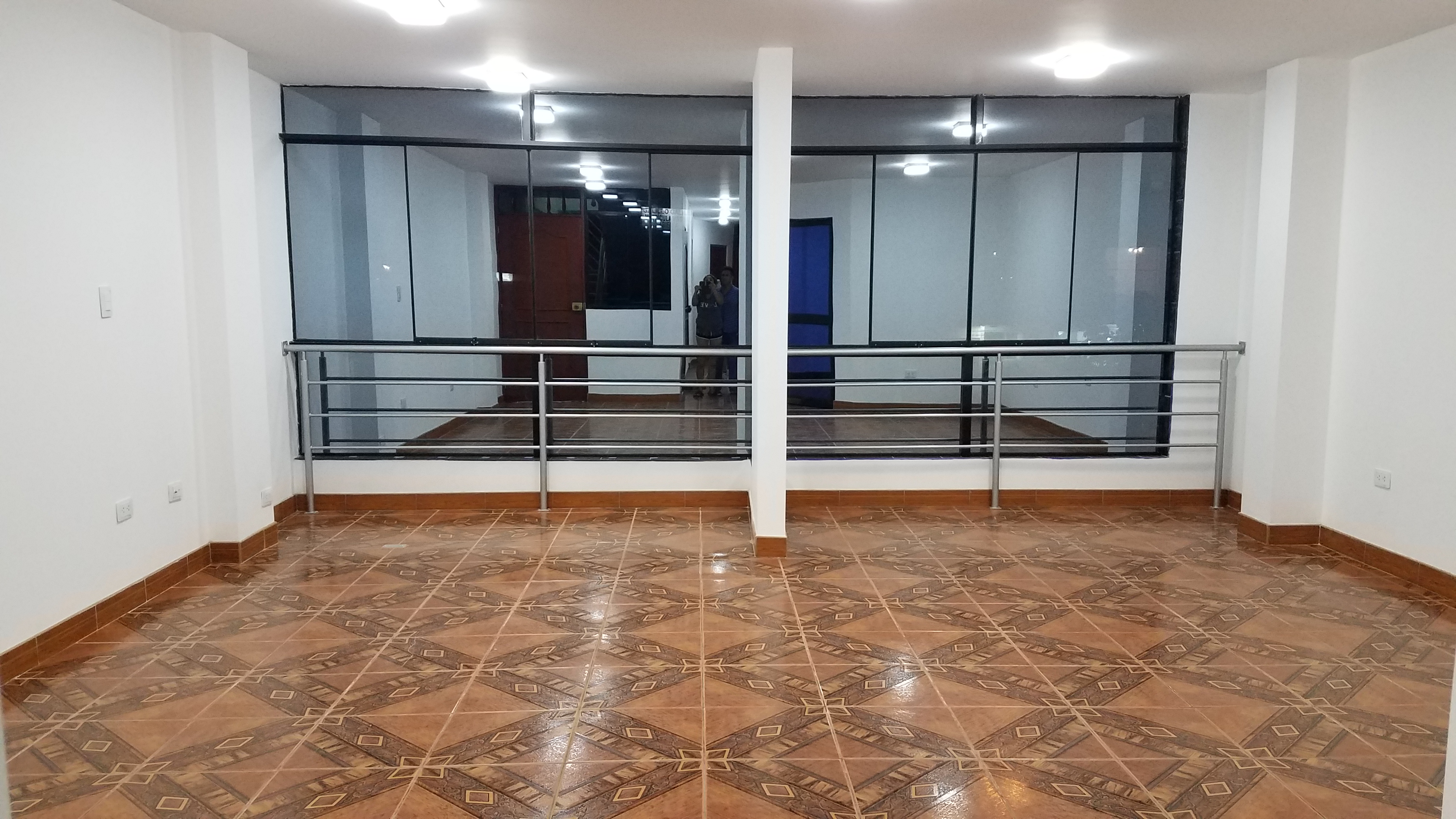 LOS OLIVOS ALQUILO EDIFICIO LOCAL COMERCIAL 360M2.1ER2DO Y 3ER PISO AV. HUANDOY