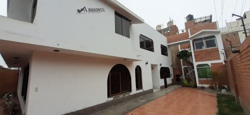 4 Cuartos, 348 m² – Vendo Casa + Dpto. Piscina Cedros de Villa Chorrillos ( 731)