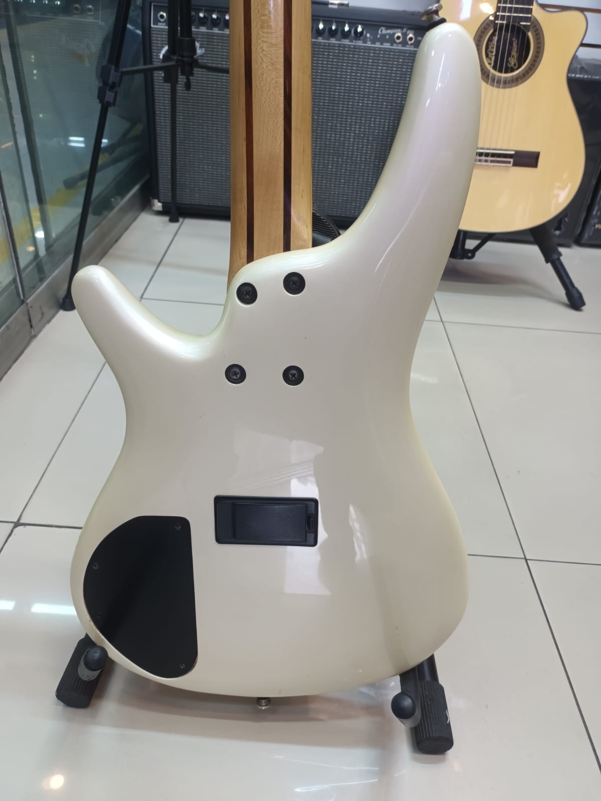 SE VENDE BAJO ELECTRICO SDGR IBANEZ MIRAFLORES CANTUARIAS140