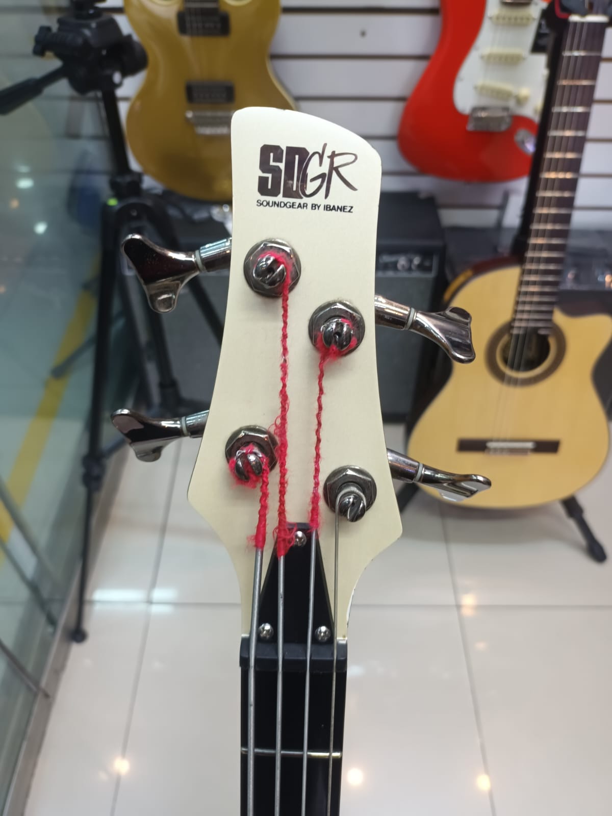 SE VENDE BAJO ELECTRICO SDGR IBANEZ MIRAFLORES CANTUARIAS140