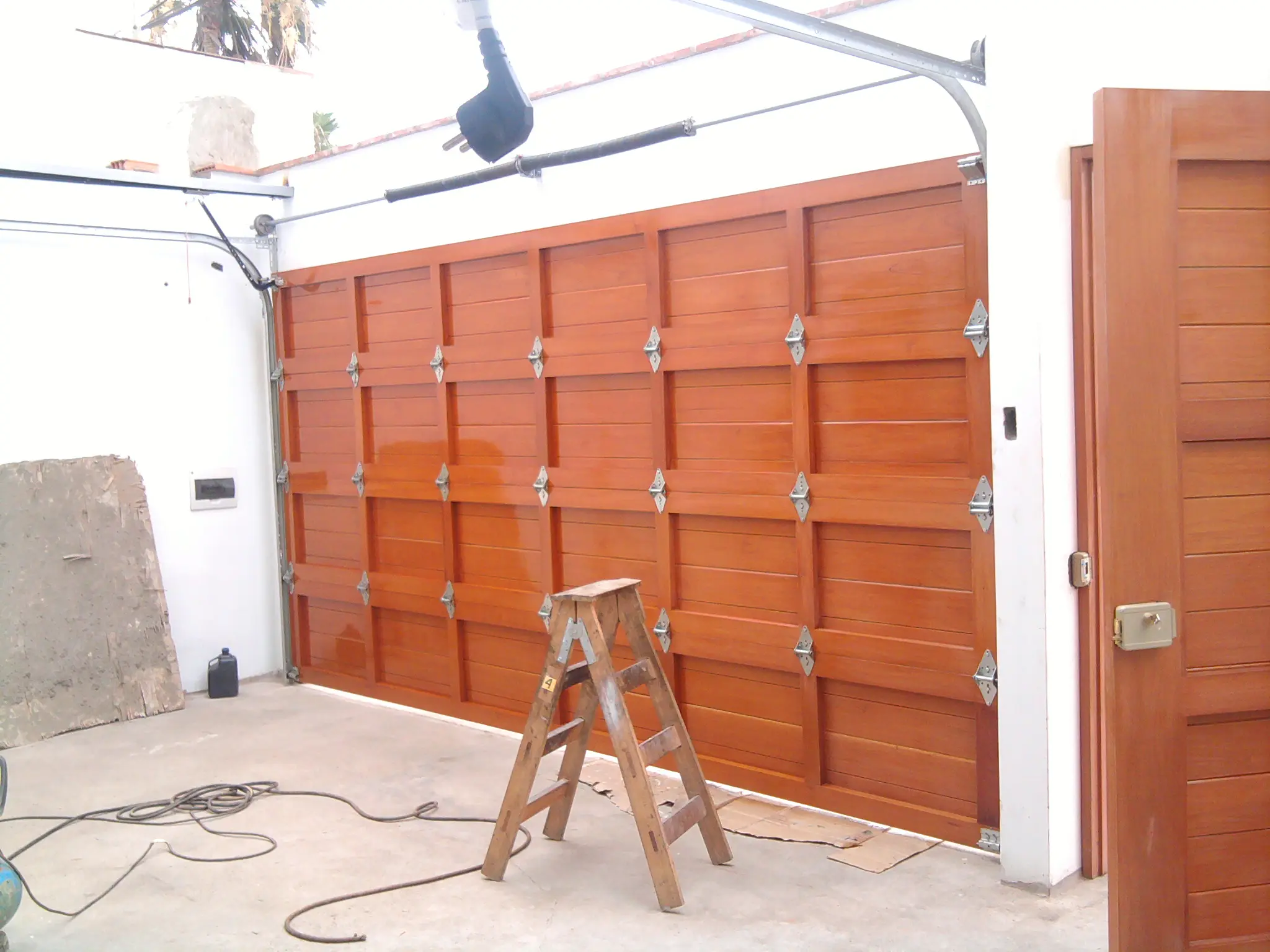 FABRICACION DE PUERTAS LEVADIZAS EN LIMA- VICMA