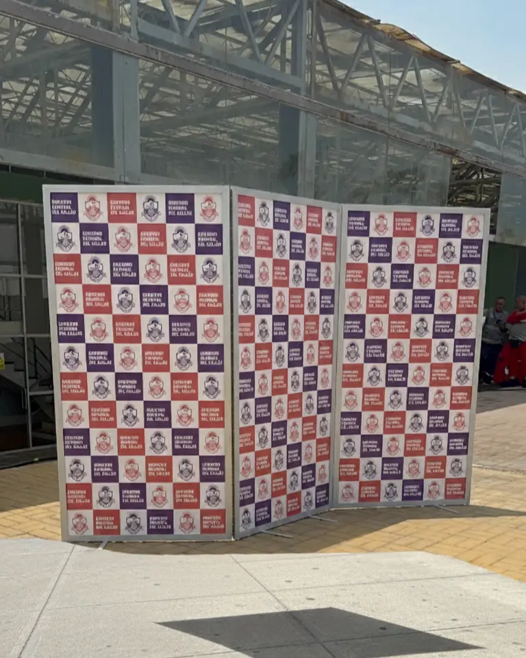 Biombo plegable publicitario para eventos y promociones