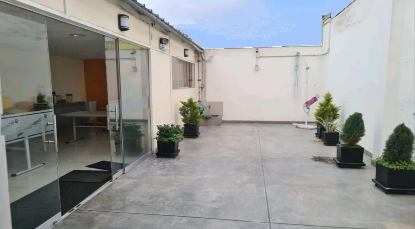 LOCAL EN ESQUINA FTE MERCADO 300 560M2 659mil LIMA CERCADO
