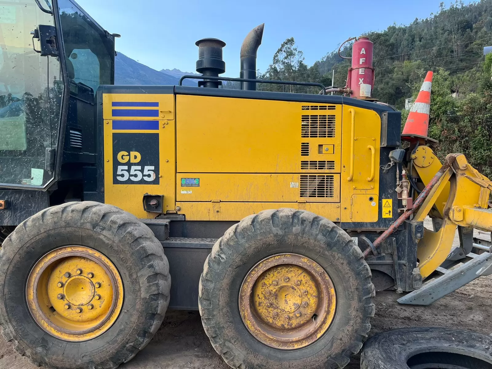 Vendo MOTONIVELADORA KOMATSU - 2013.