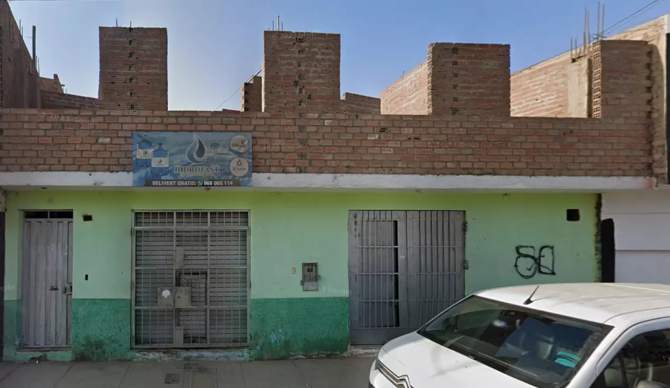 VENDO CASA COMO TERRENO EN AV FAMESA - PTE.PIEDRA