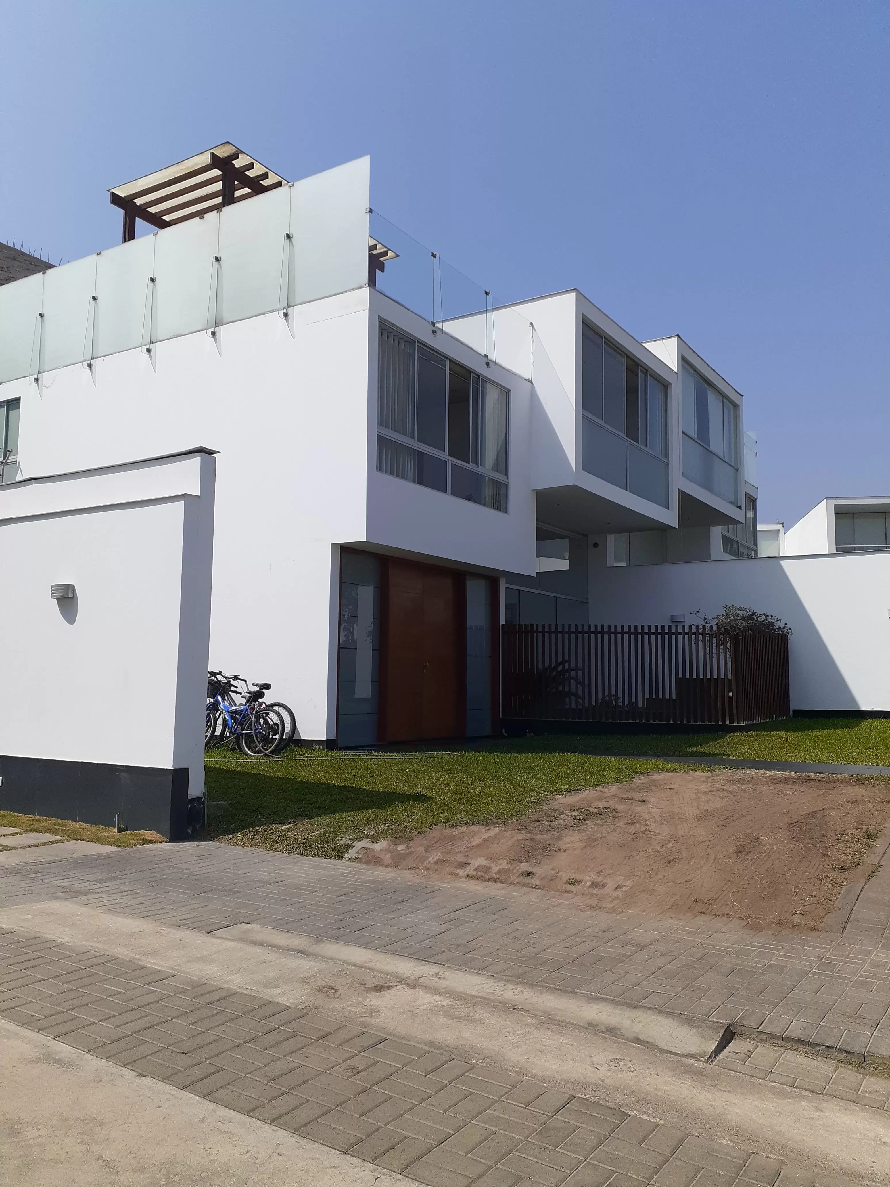 VENDO CASA EN CALLE ACAPULCO - SOL DE LA MOLINA PRIMERA ETAPA - LA MOLINA