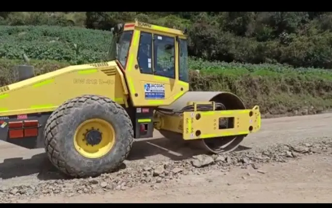 VENDO RODILLO COMPACTADOR DE 1 ROLA BOMAG - 2011.