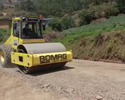 VENDO RODILLO COMPACTADOR DE 1 ROLA BOMAG - 2011.