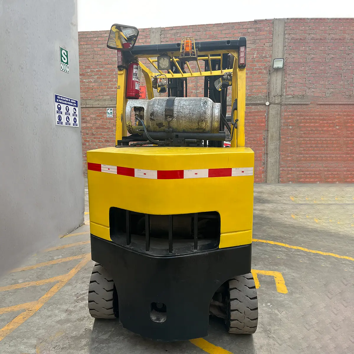 Venta de Montacargas Bobinero Hyster con Aditamento ROLL CLAMP 