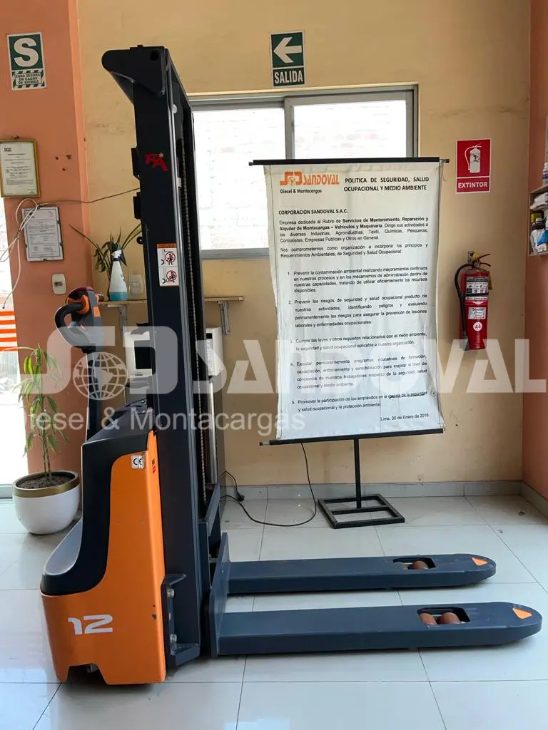 VENTA DE APILADOR ELÉCTRICO 1.2 TN