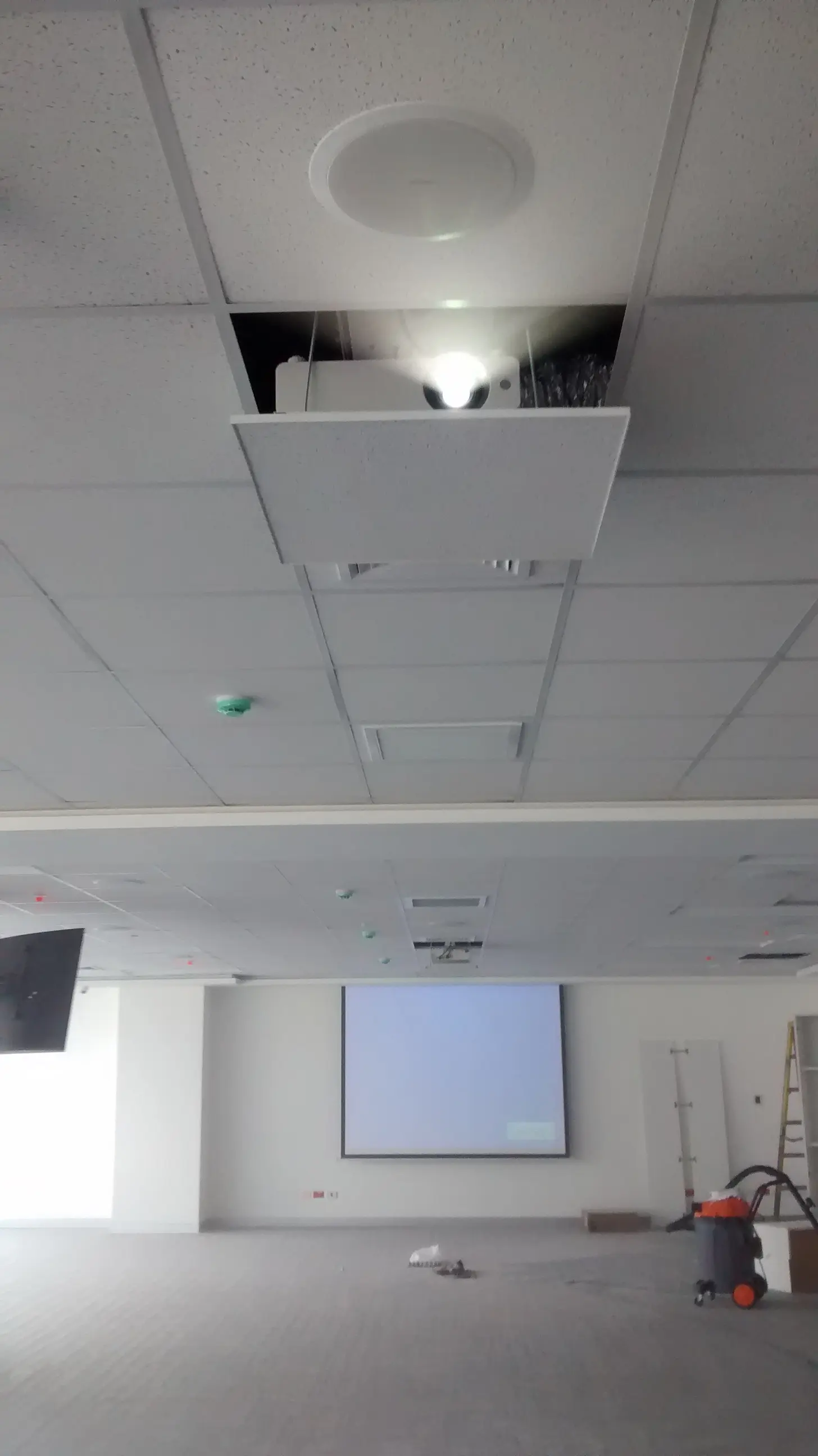 RACK ELEVADOR ELECTRICO PARA PROYECTOR