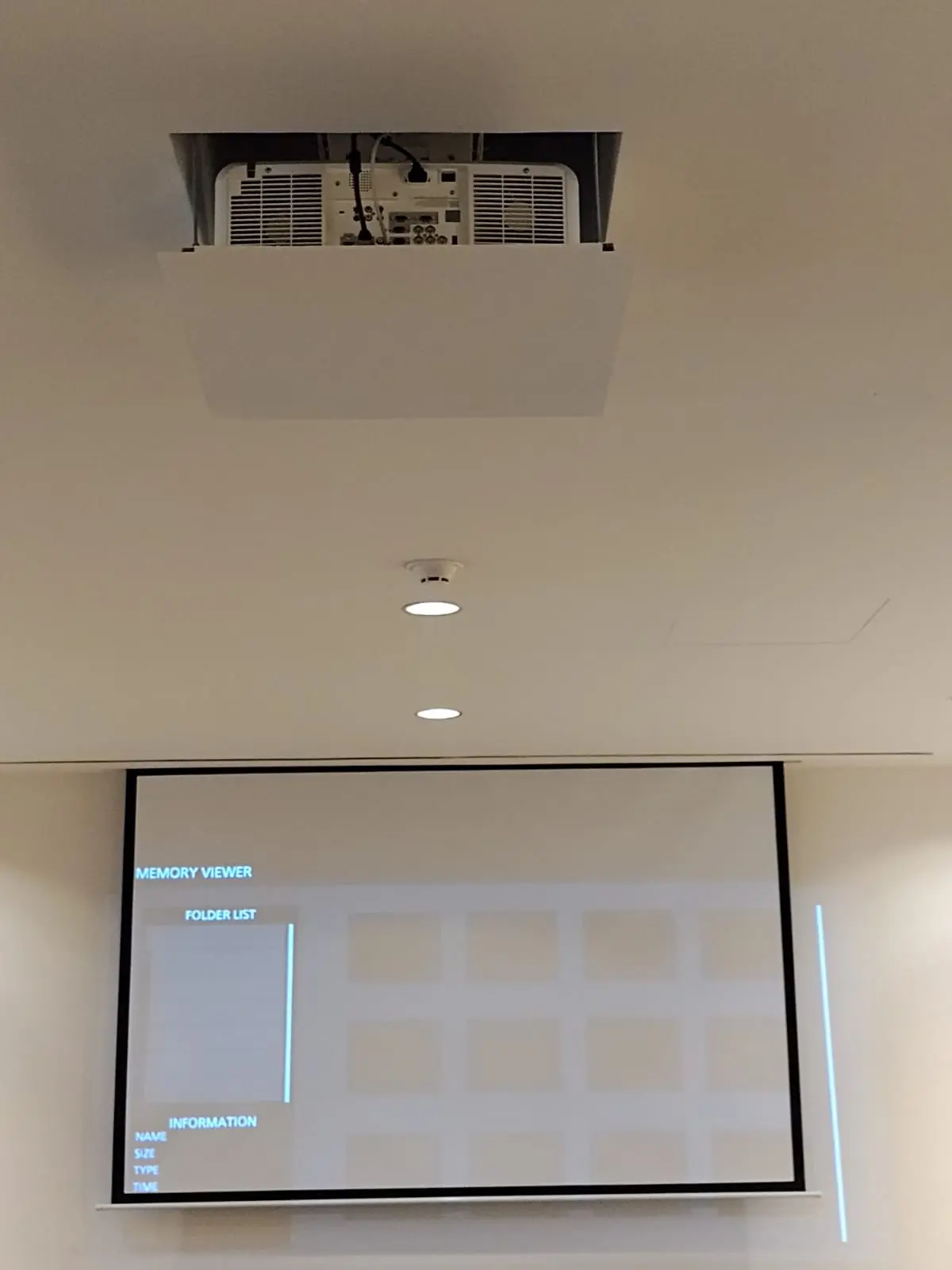 RACK ELEVADOR ELECTRICO PARA PROYECTOR