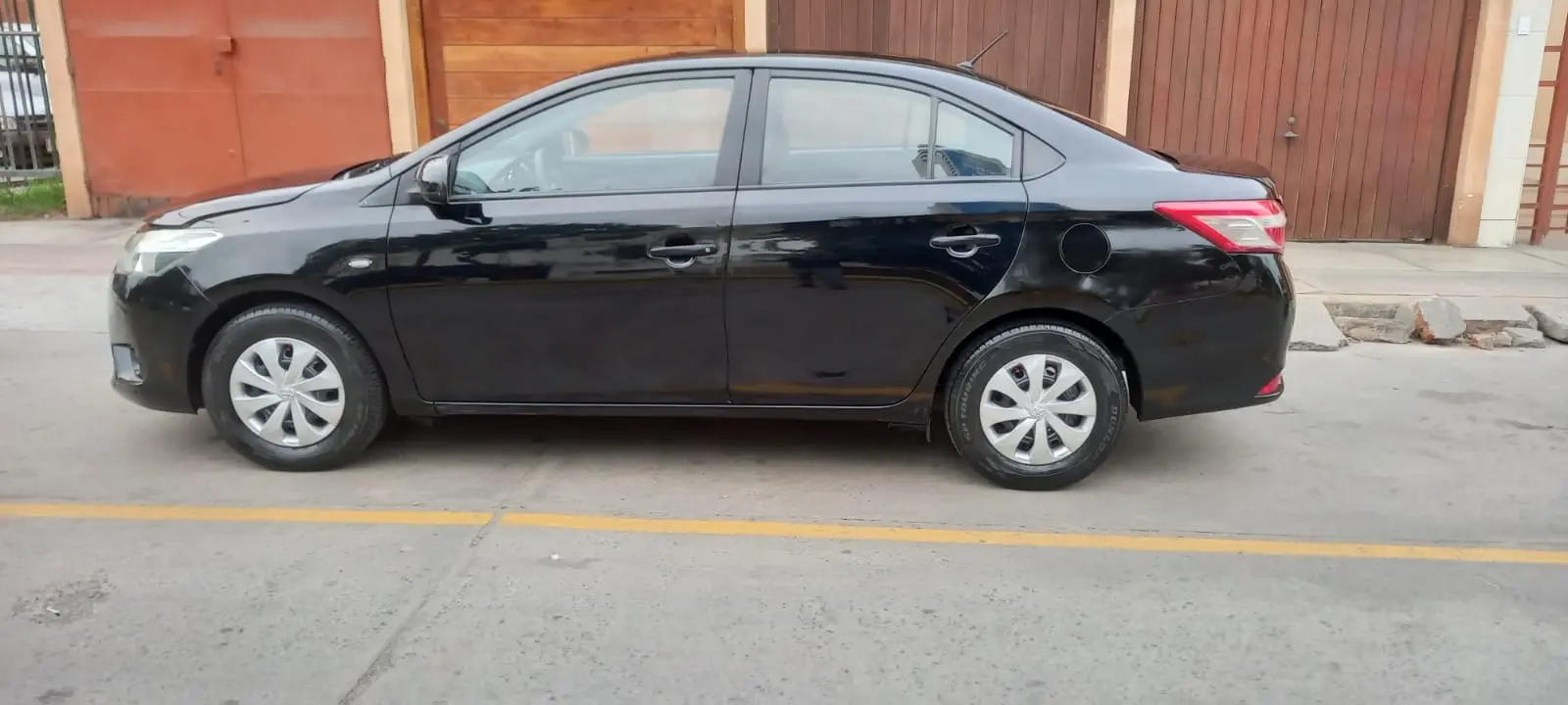 TOYOTA YARIS Modelo 2016