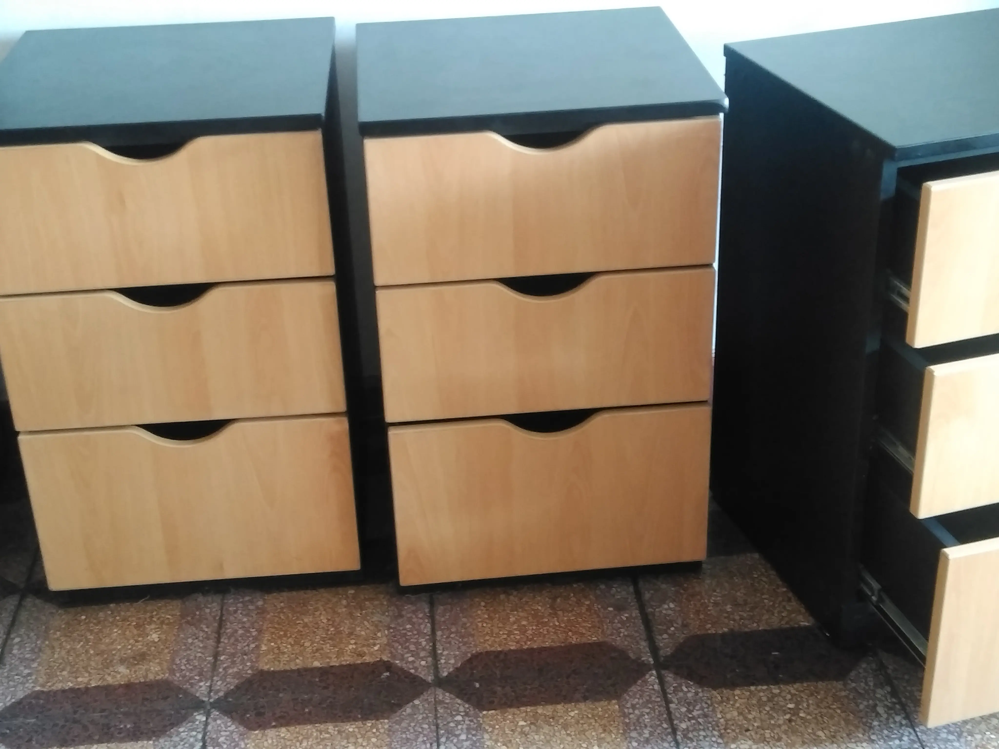 Tres Cajoneras 2x1 melamina de 18 mm.