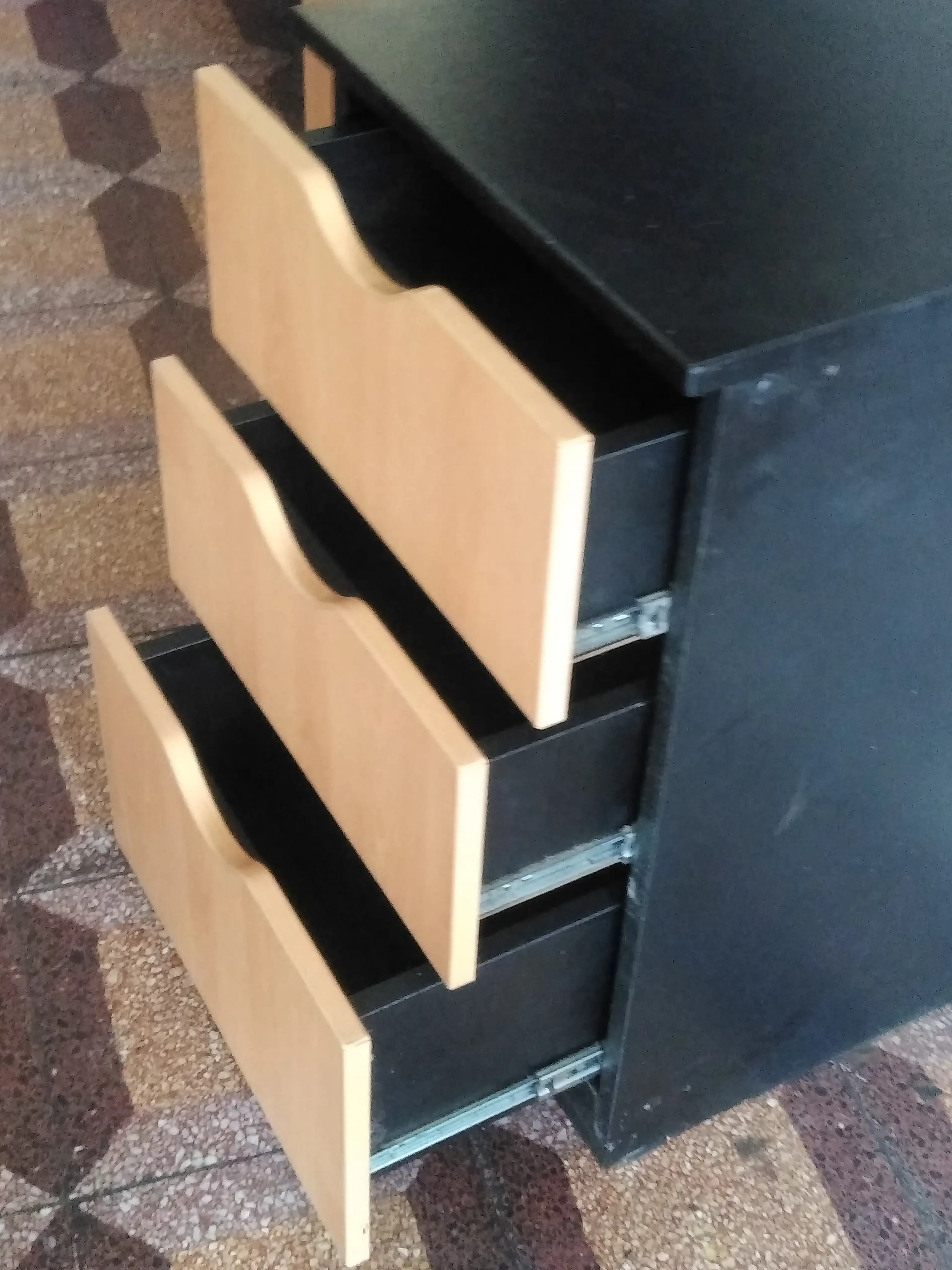 Tres Cajoneras 2x1 melamina de 18 mm.