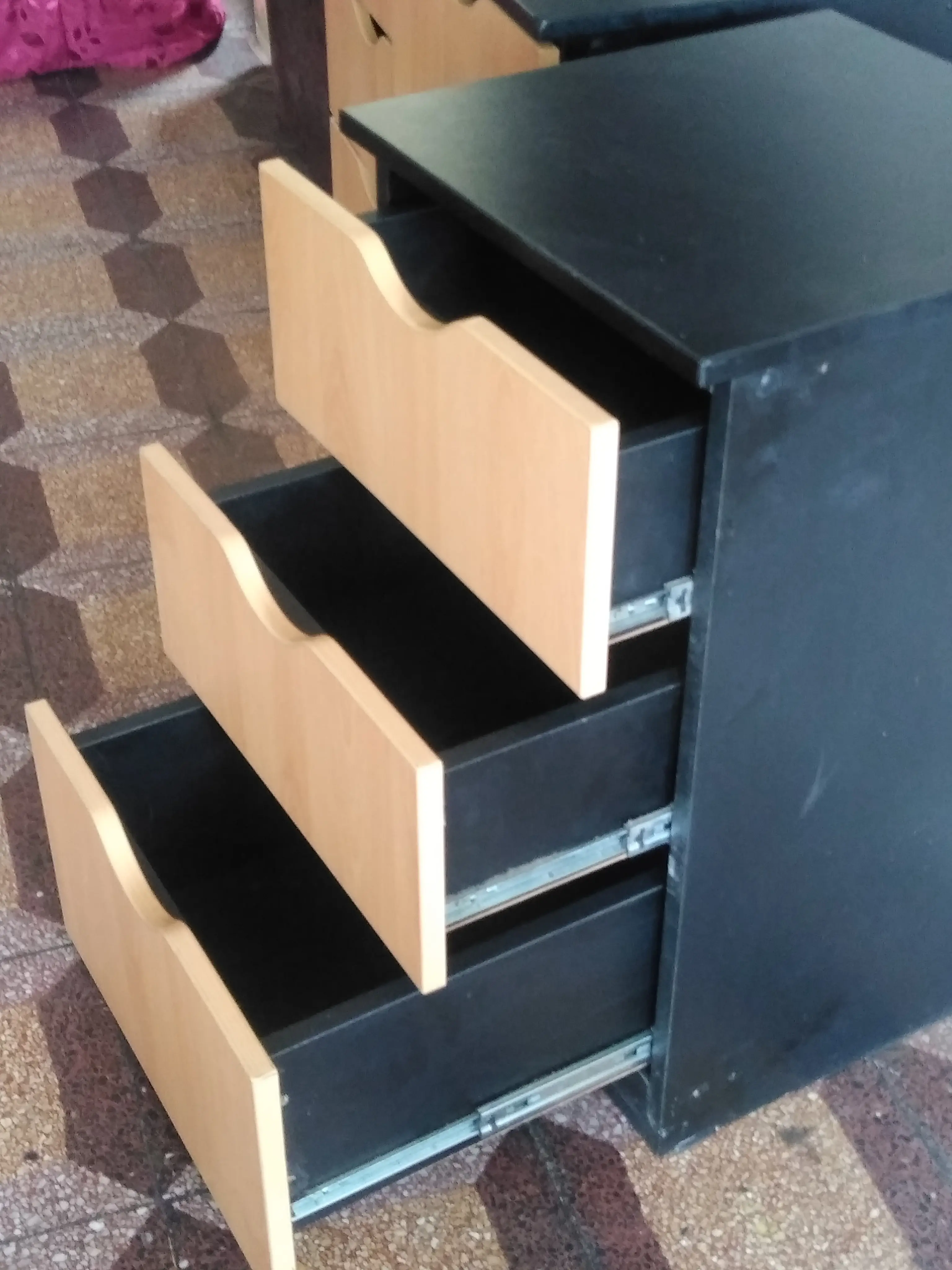 Tres Cajoneras 2x1 melamina de 18 mm.