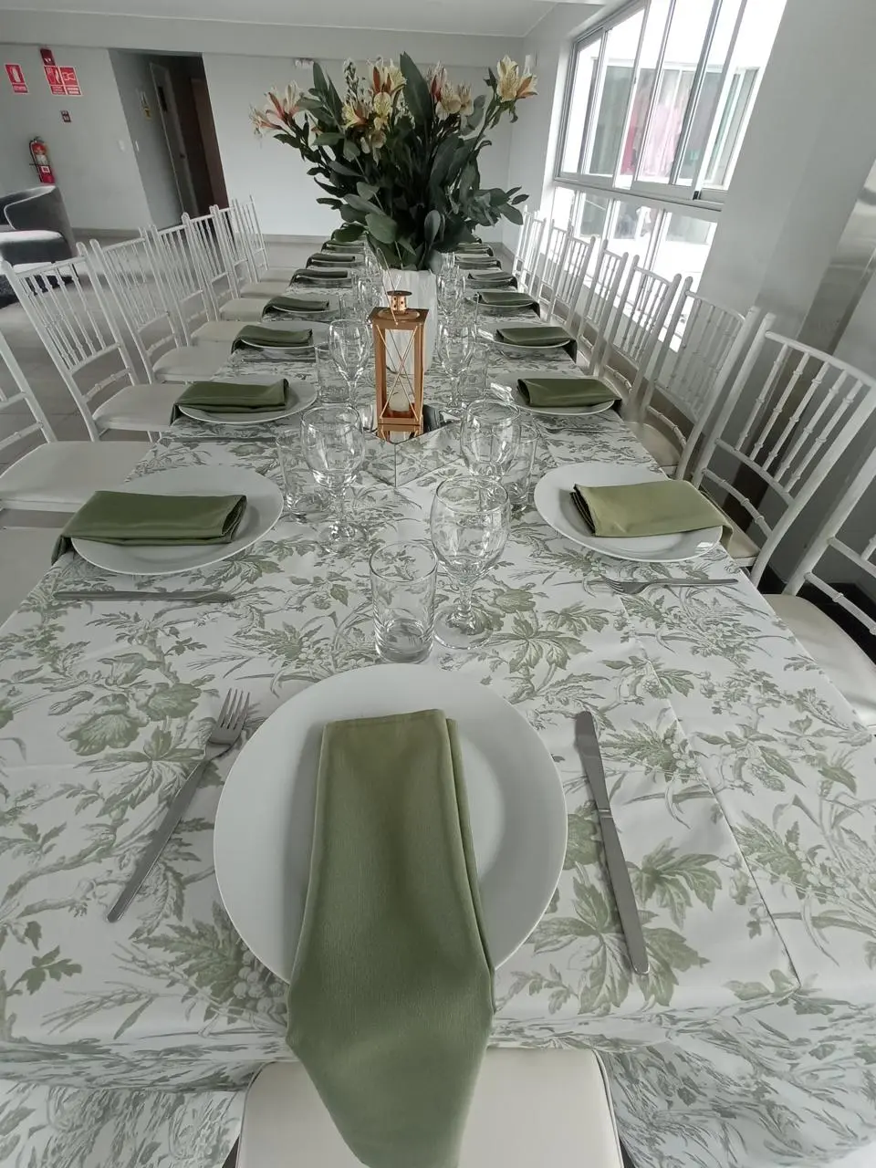 SERVICIO DE ALQUILER DE MOBILIARIO MENAJERIA CRISTALERIA