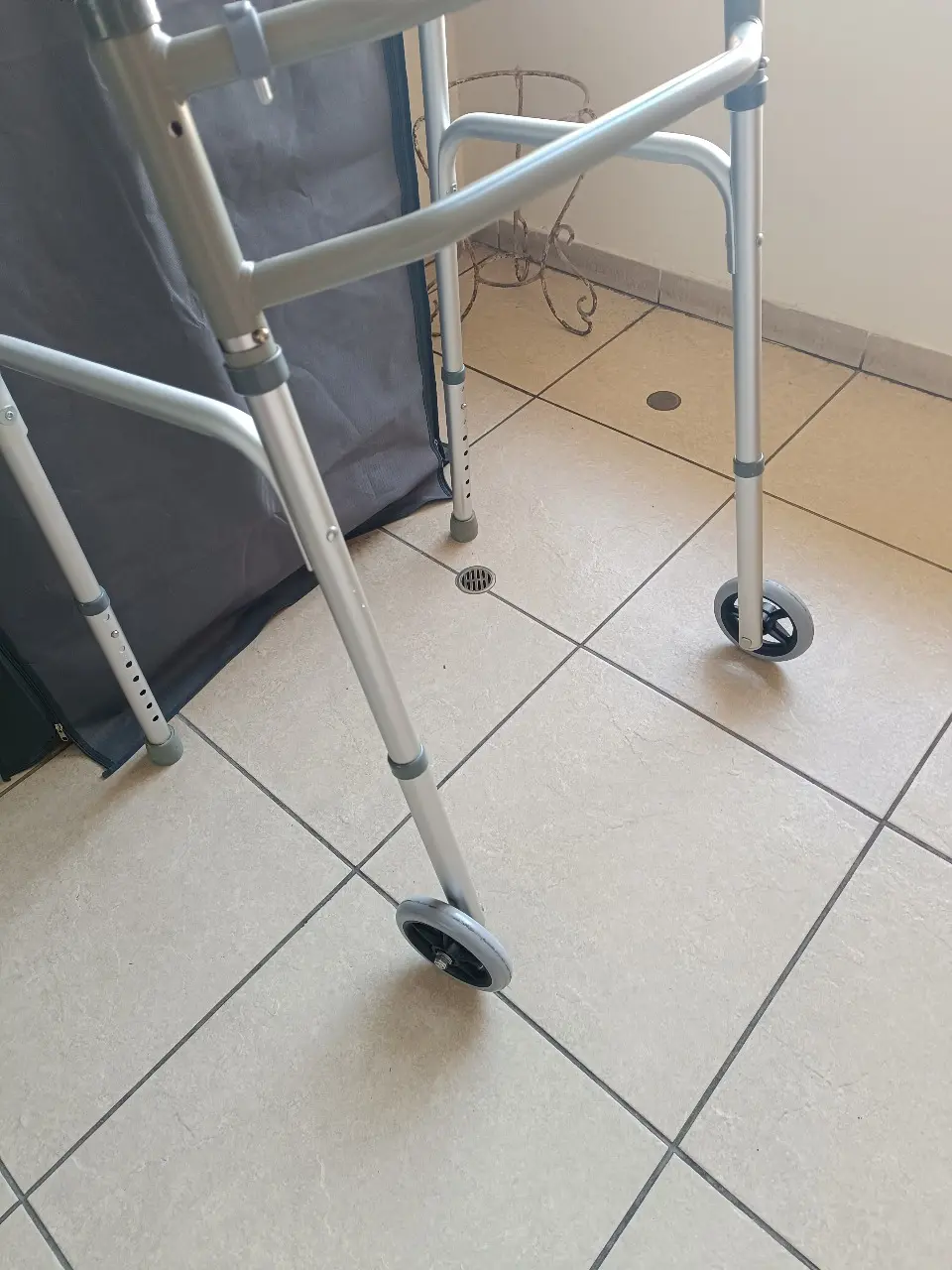 ANDADOR PLEGABLE ALUMINIO C RUEDAS WHATSAPP 975586462