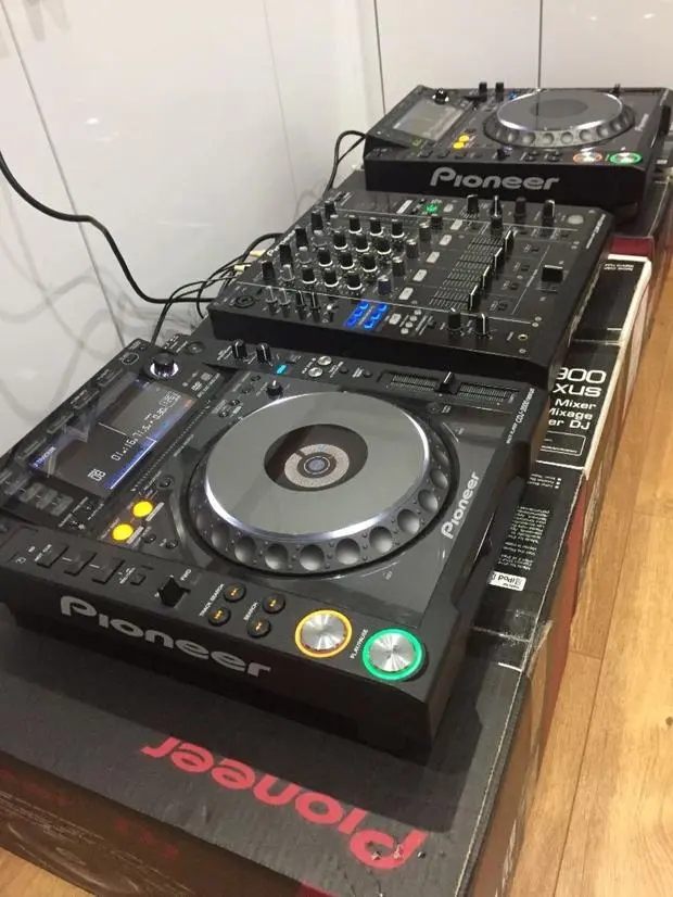 Vendo dos Pioneer CDJ-2000 Nexus2 y una Pioneer DJM-900 Nexu