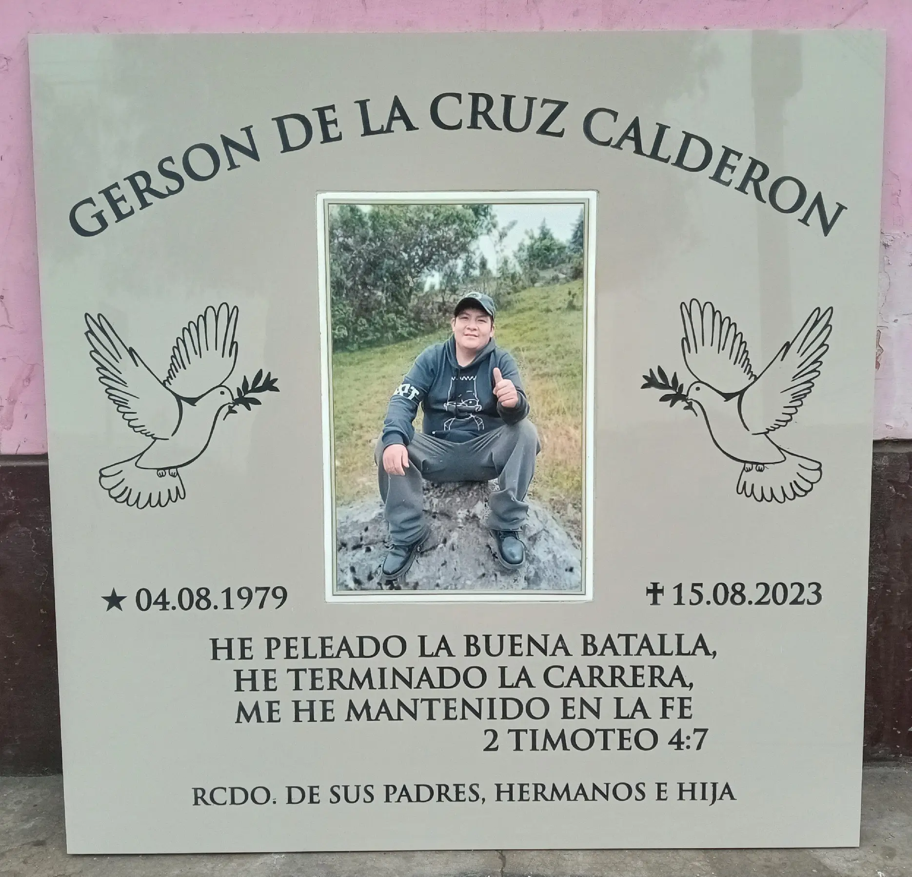 LAPIDA PORCELANATO TIPO PLANCHA CON FOTO 20X30CM AQUI JPINO