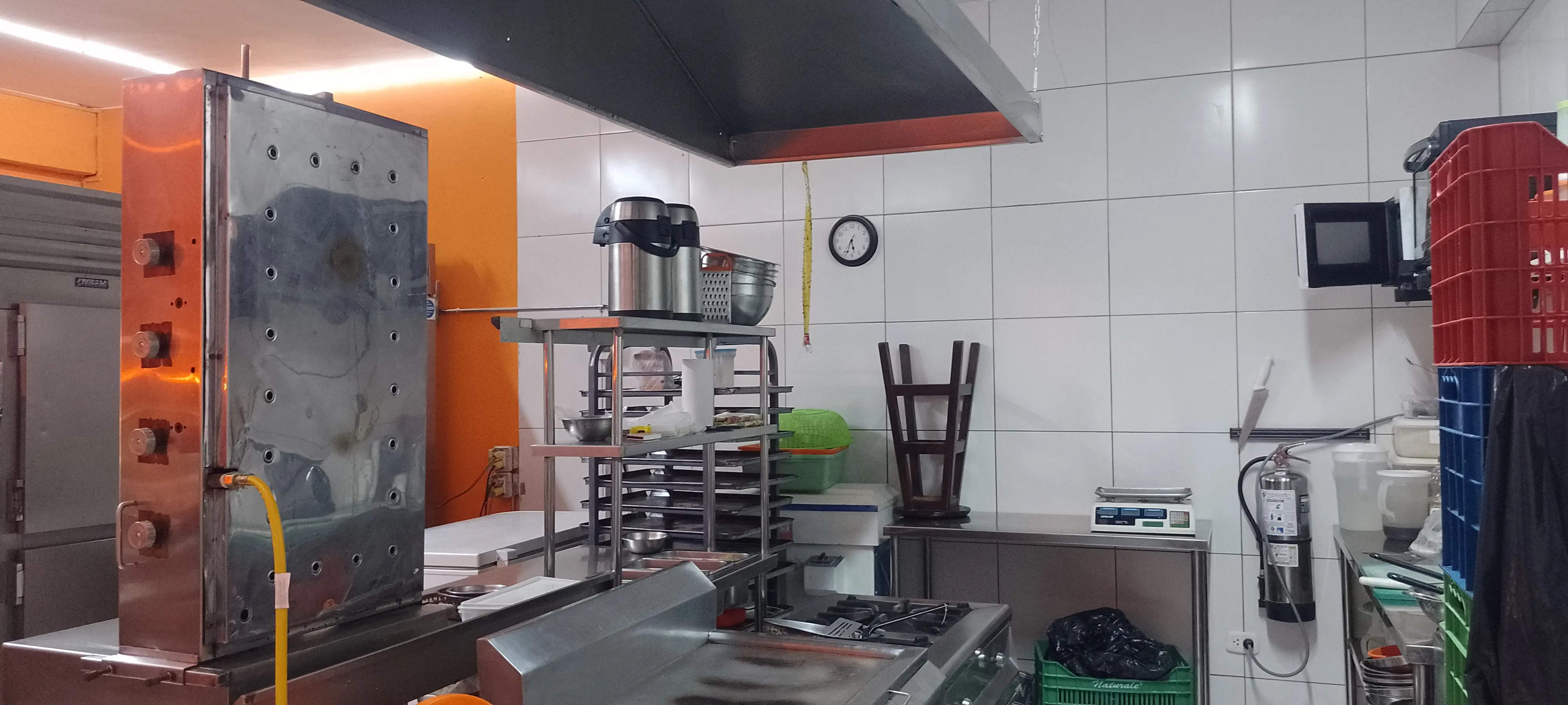 TRASPASO NEGOCIO EN BONITO PATIO DE COMIDAS HUAYL CHORRILLOS