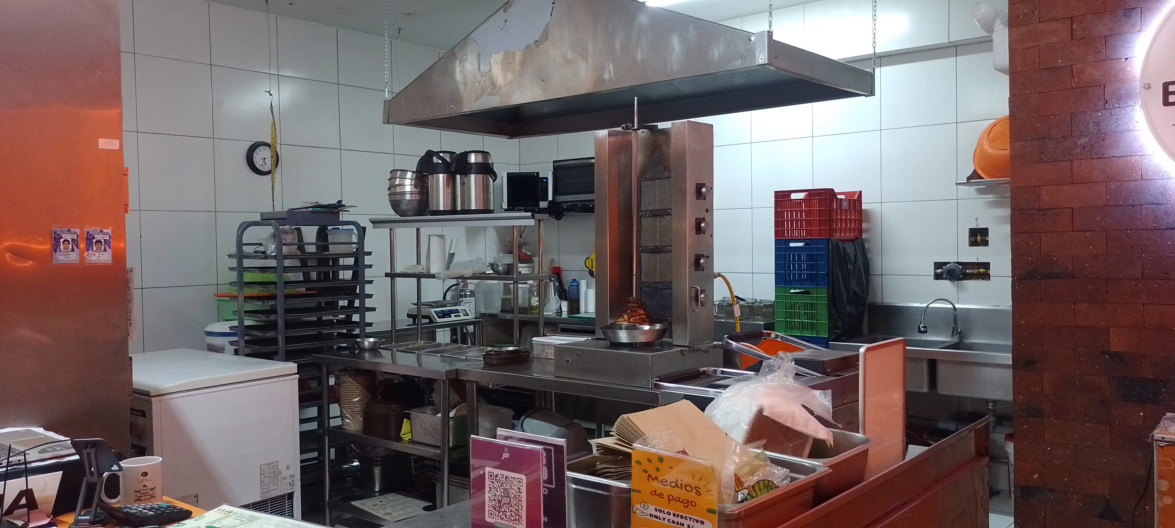 TRASPASO NEGOCIO EN BONITO PATIO DE COMIDAS HUAYL CHORRILLOS