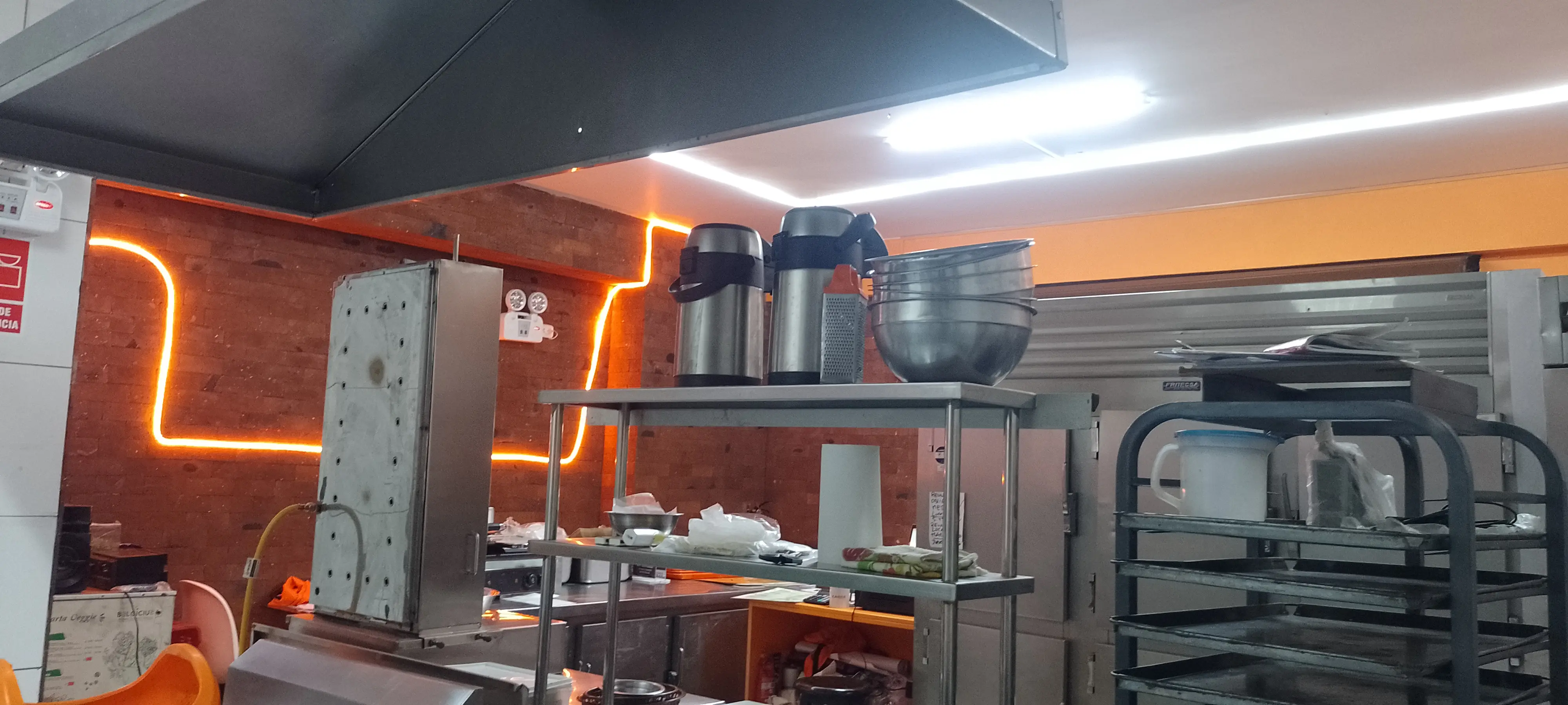 TRASPASO NEGOCIO EN BONITO PATIO DE COMIDAS HUAYL CHORRILLOS