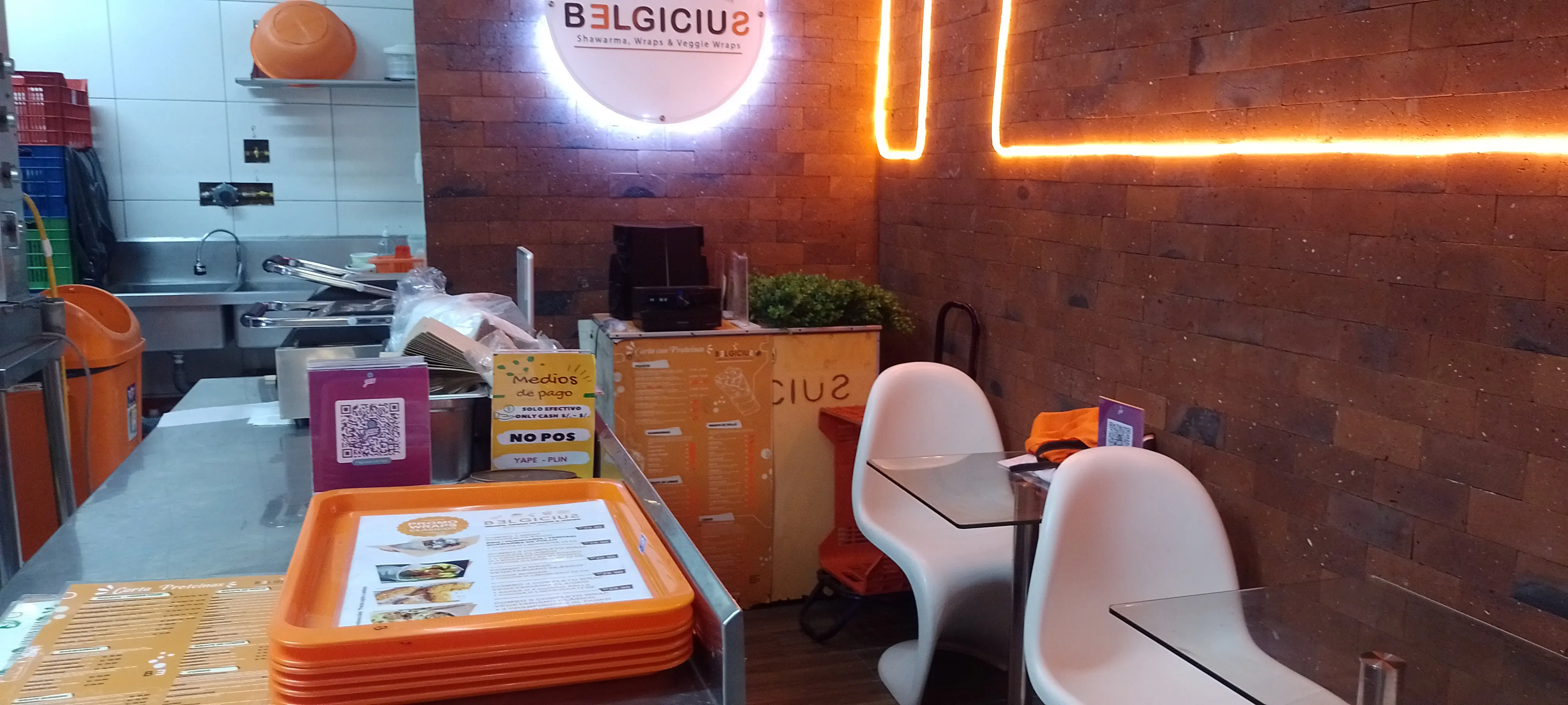 TRASPASO NEGOCIO EN BONITO PATIO DE COMIDAS HUAYL CHORRILLOS