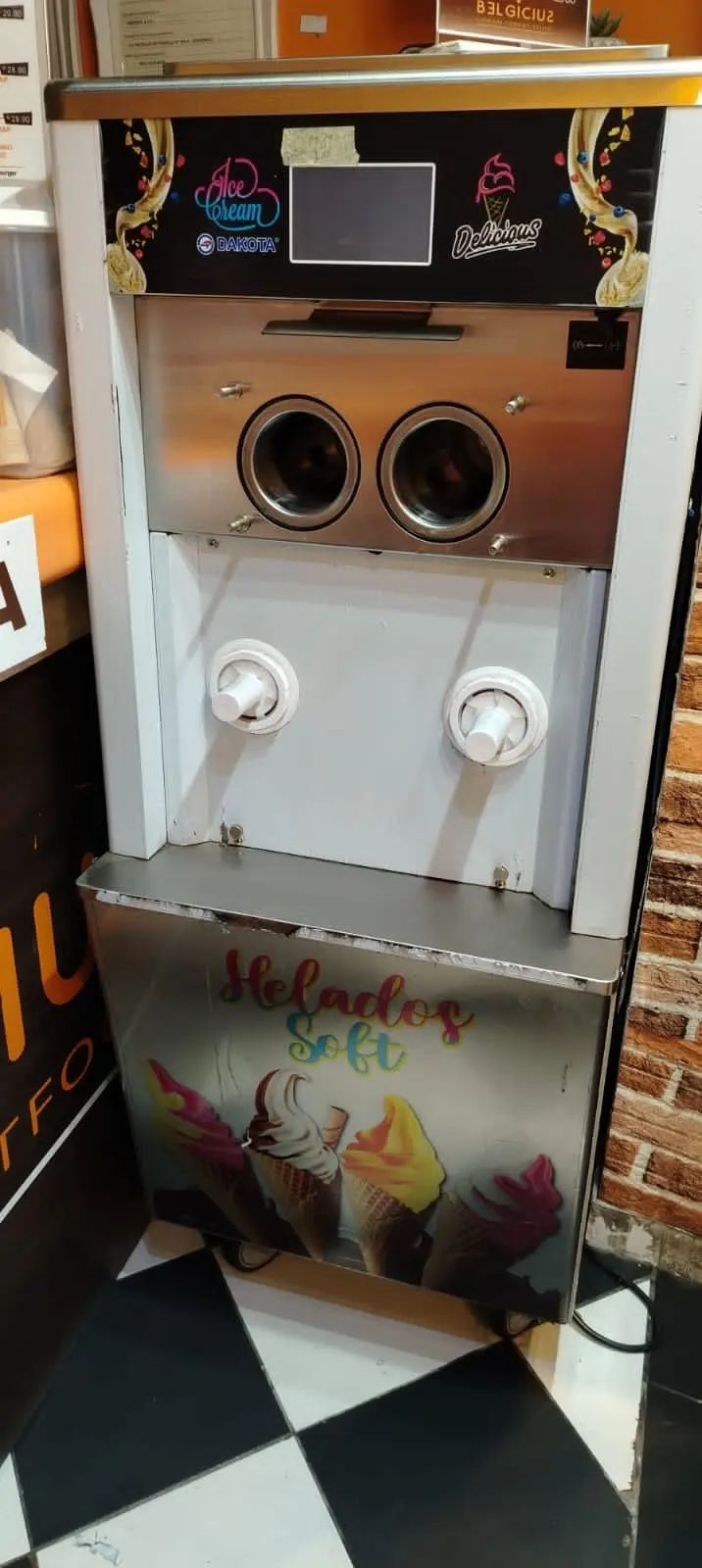 VENDO MAQUINA DE HELADOS SOFT 5 MIL SOLES A TRATAR BARRANCO