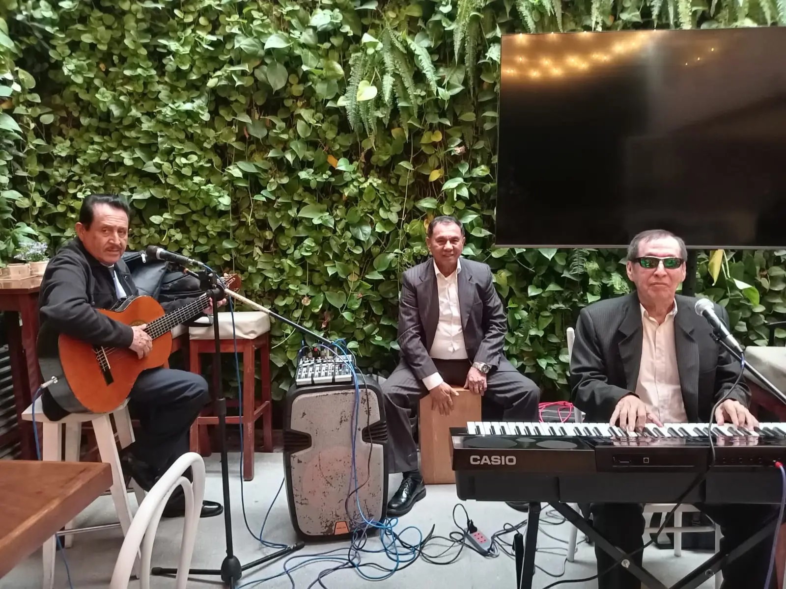 Cantantes Guitarristcas Criollos en la Panicie La Molina 