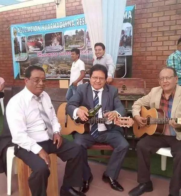 Cantantes Guitarristcas Criollos en la Panicie La Molina 
