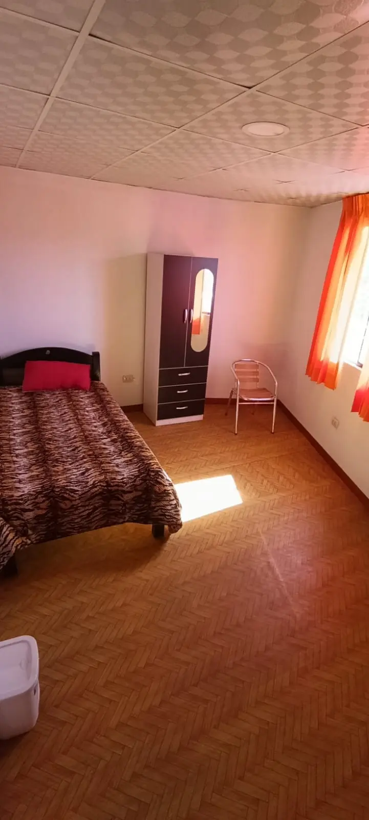 SE ALQUILA HABITACIONES C S AMOBLAR