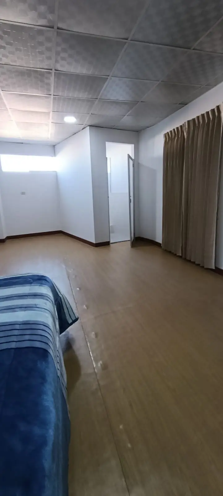 SE ALQUILA HABITACIONES C S AMOBLAR