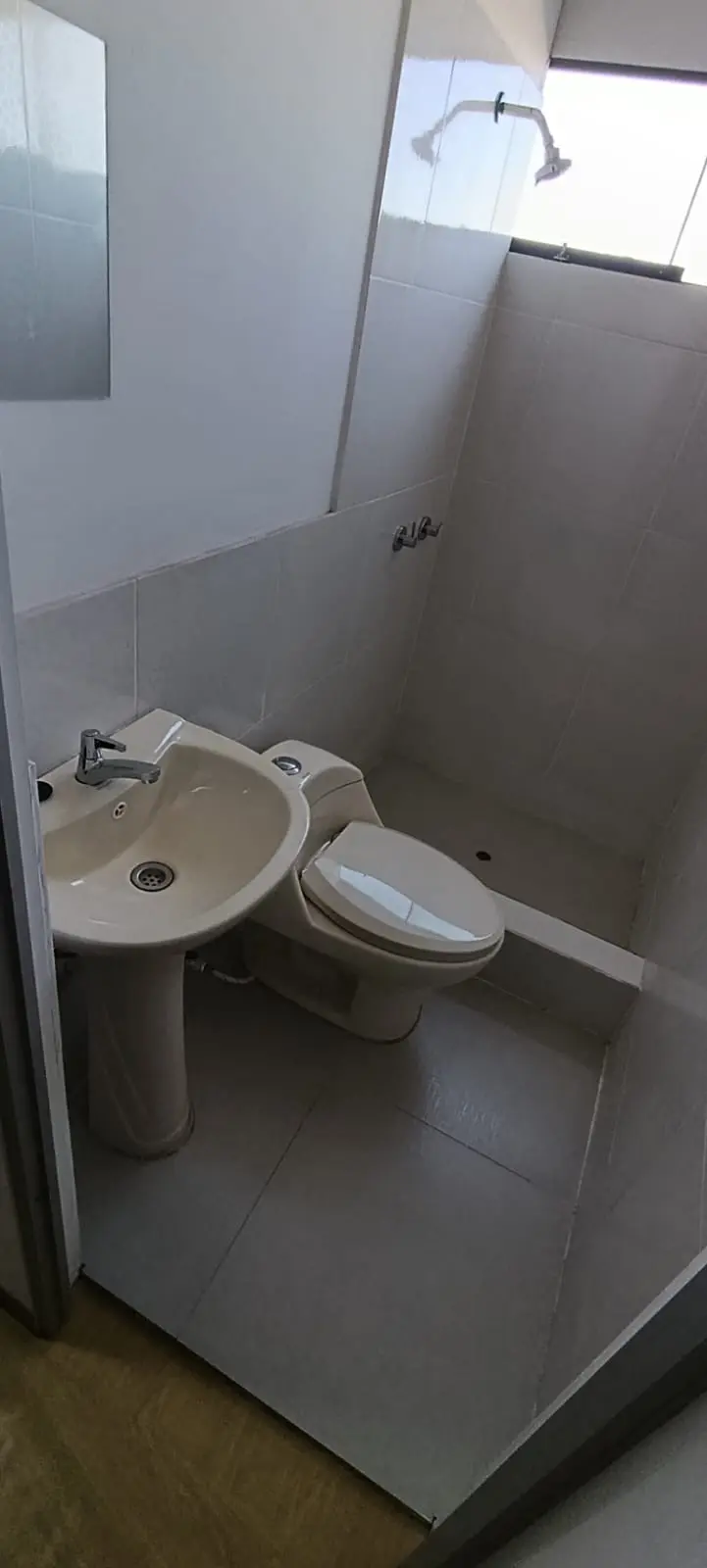 SE ALQUILA HABITACIONES C S AMOBLAR