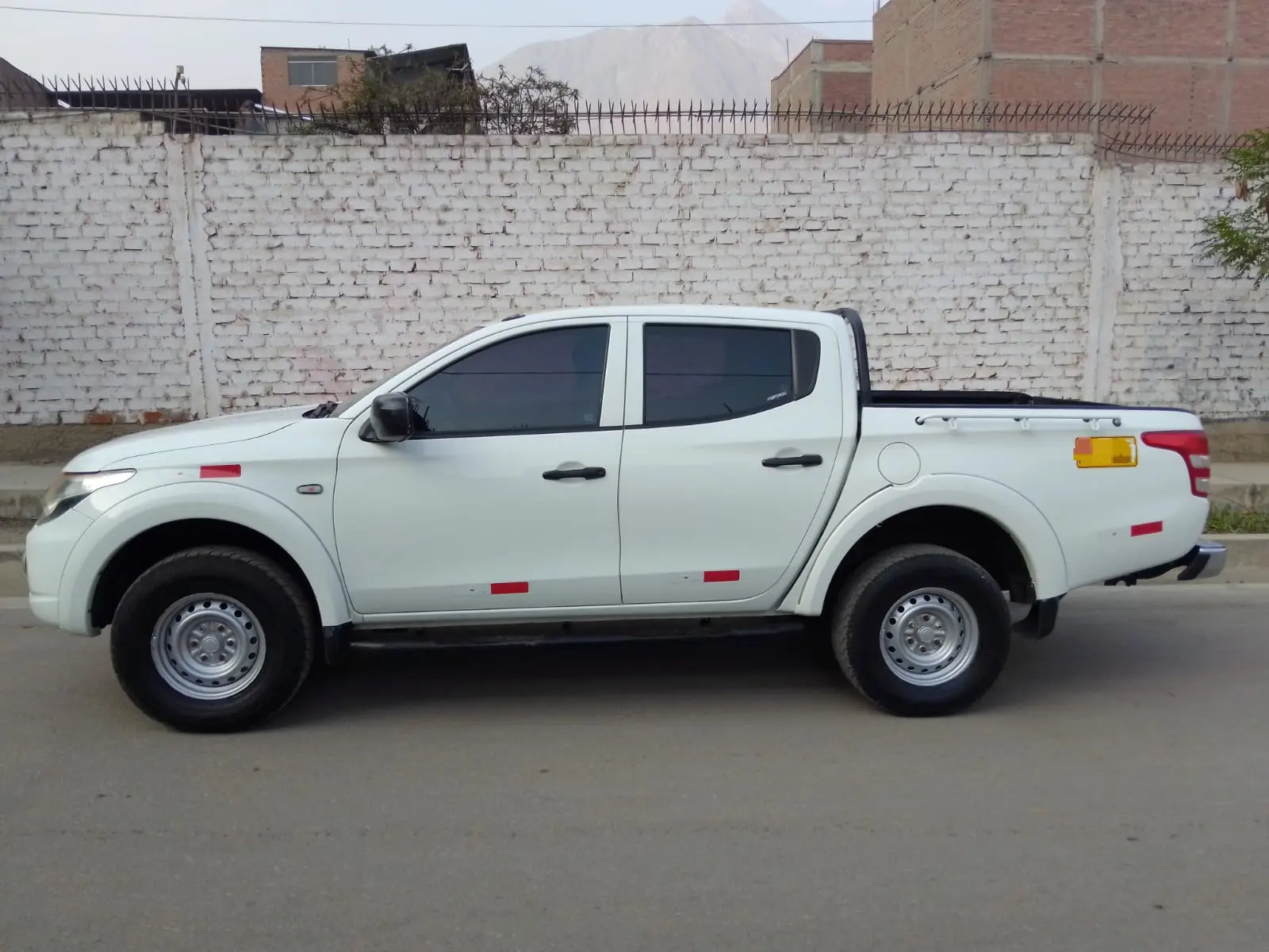 SE VENDE CAMIONETA MITSUBISHI L200 4X2