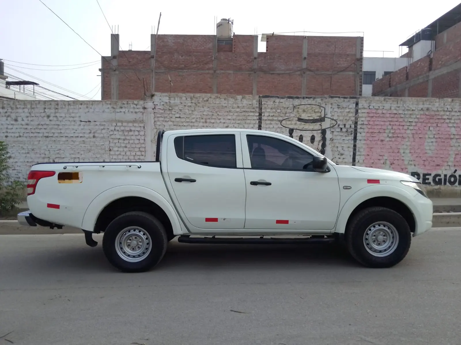 SE VENDE CAMIONETA MITSUBISHI L200 4X2