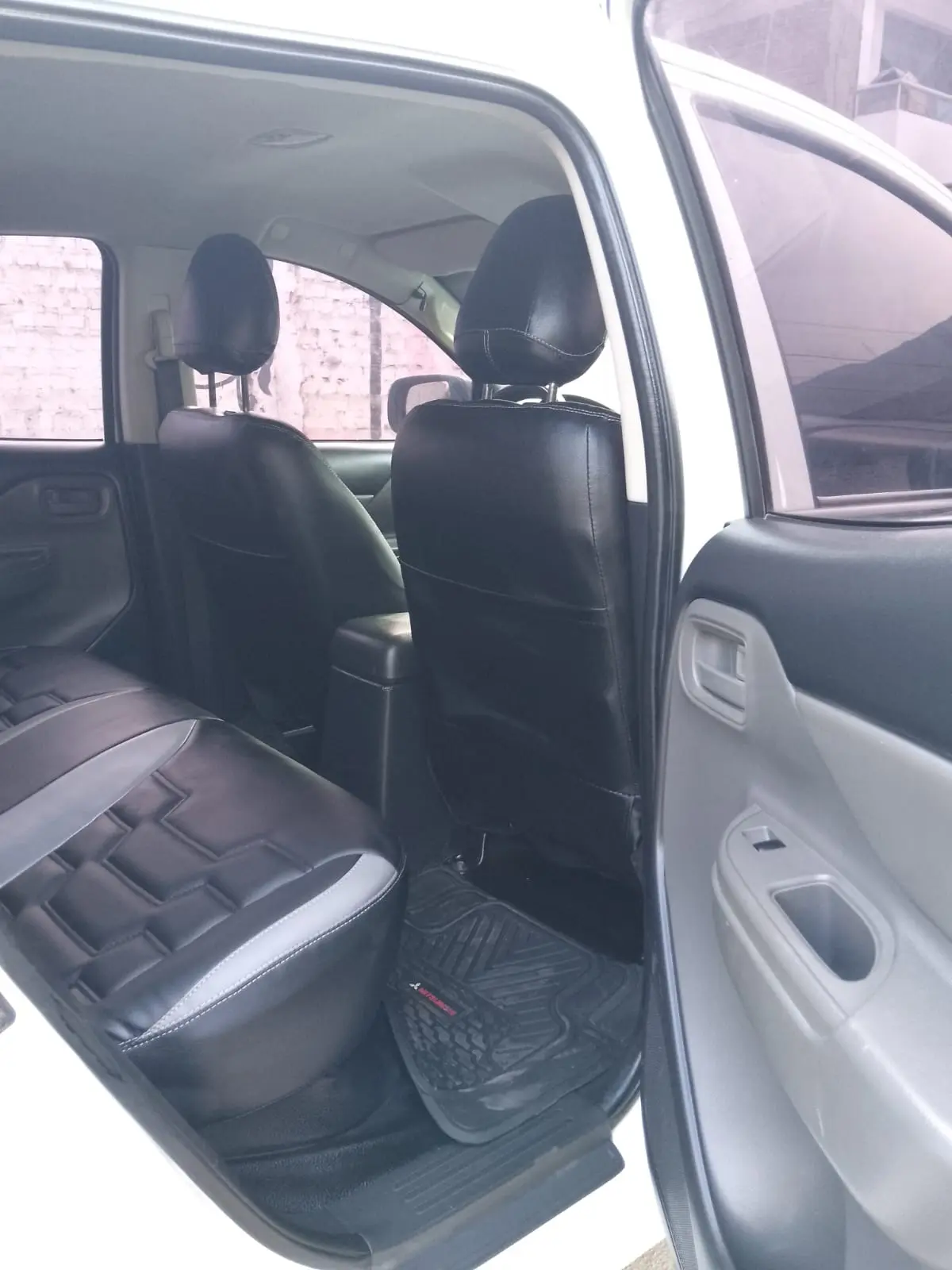 SE VENDE CAMIONETA MITSUBISHI L200 4X2