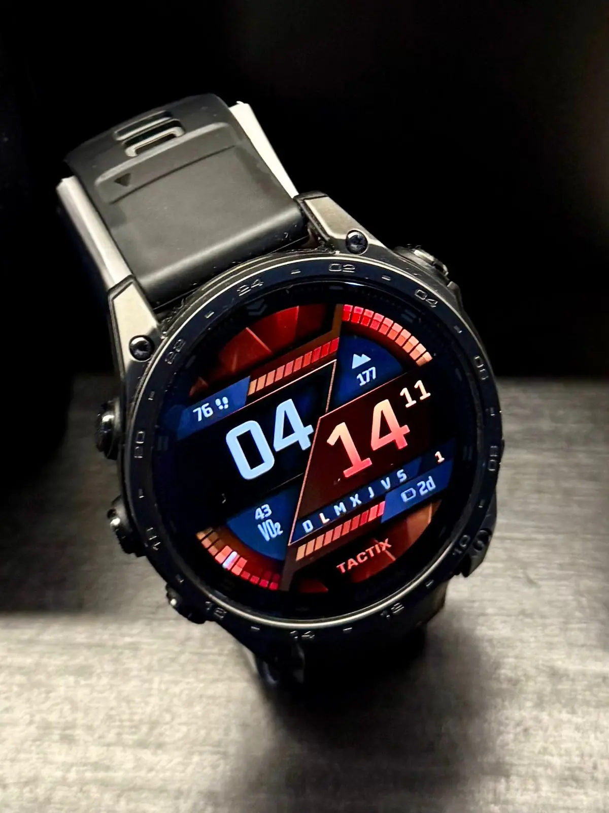  GARMIN TACTIX 8