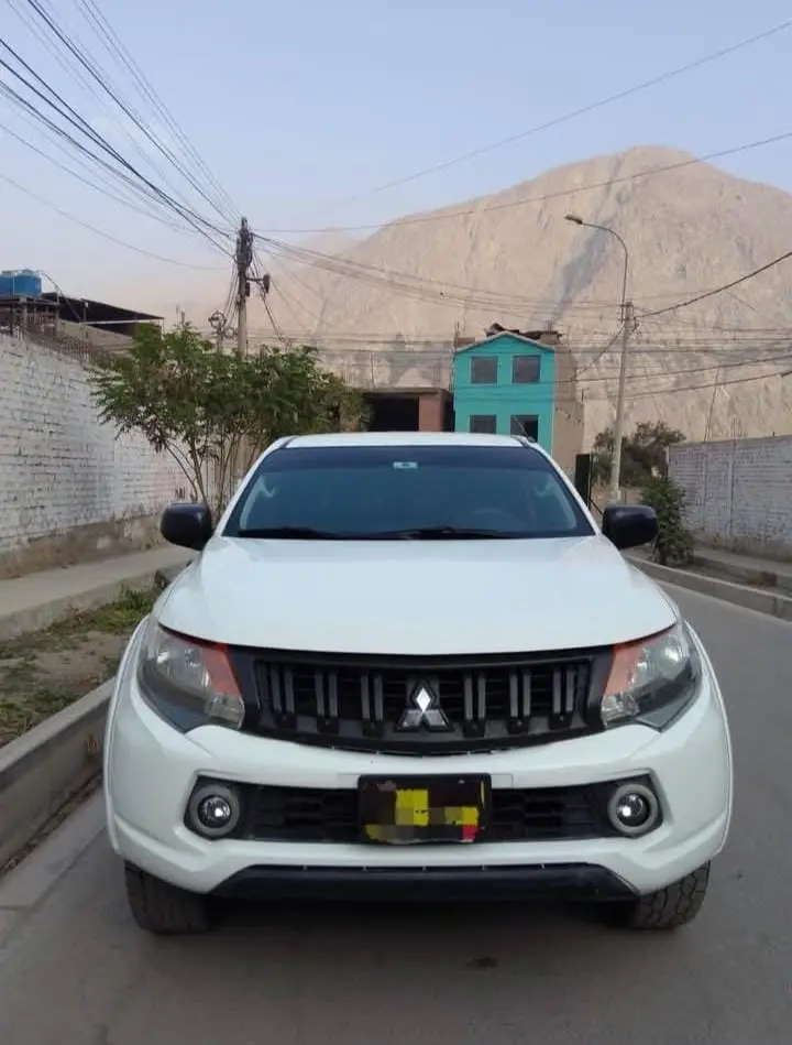 SE VENDE CAMIONETA MITSUBISHI L200 4X2