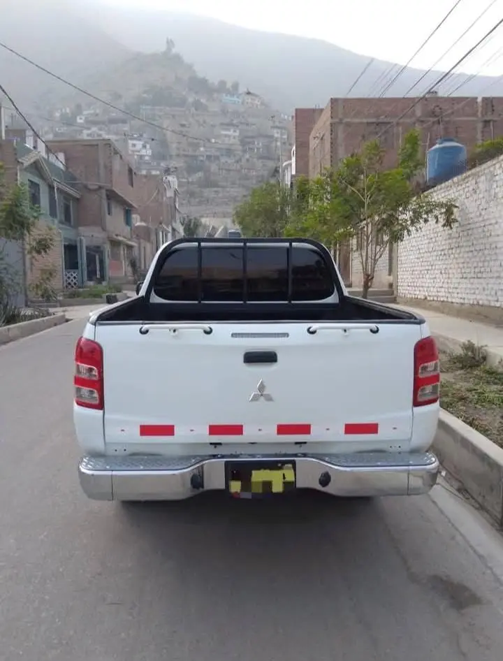 SE VENDE CAMIONETA MITSUBISHI L200 4X2
