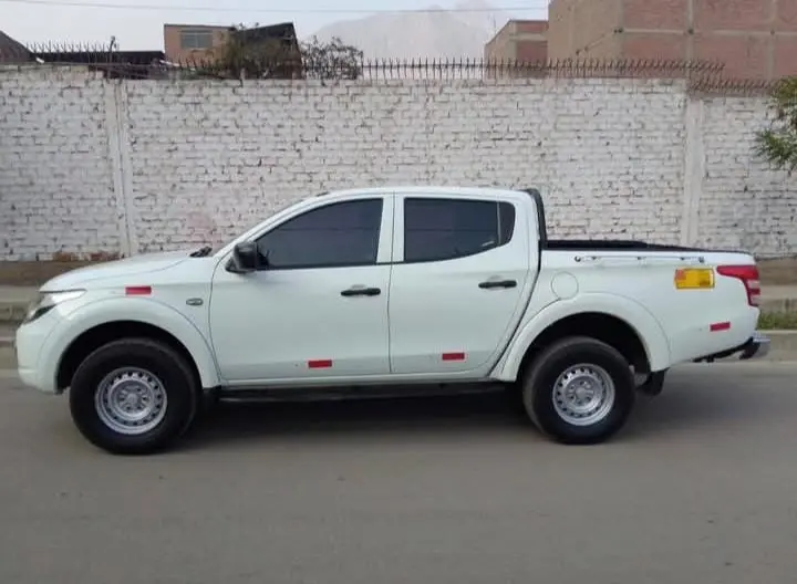 SE VENDE CAMIONETA MITSUBISHI L200 4X2